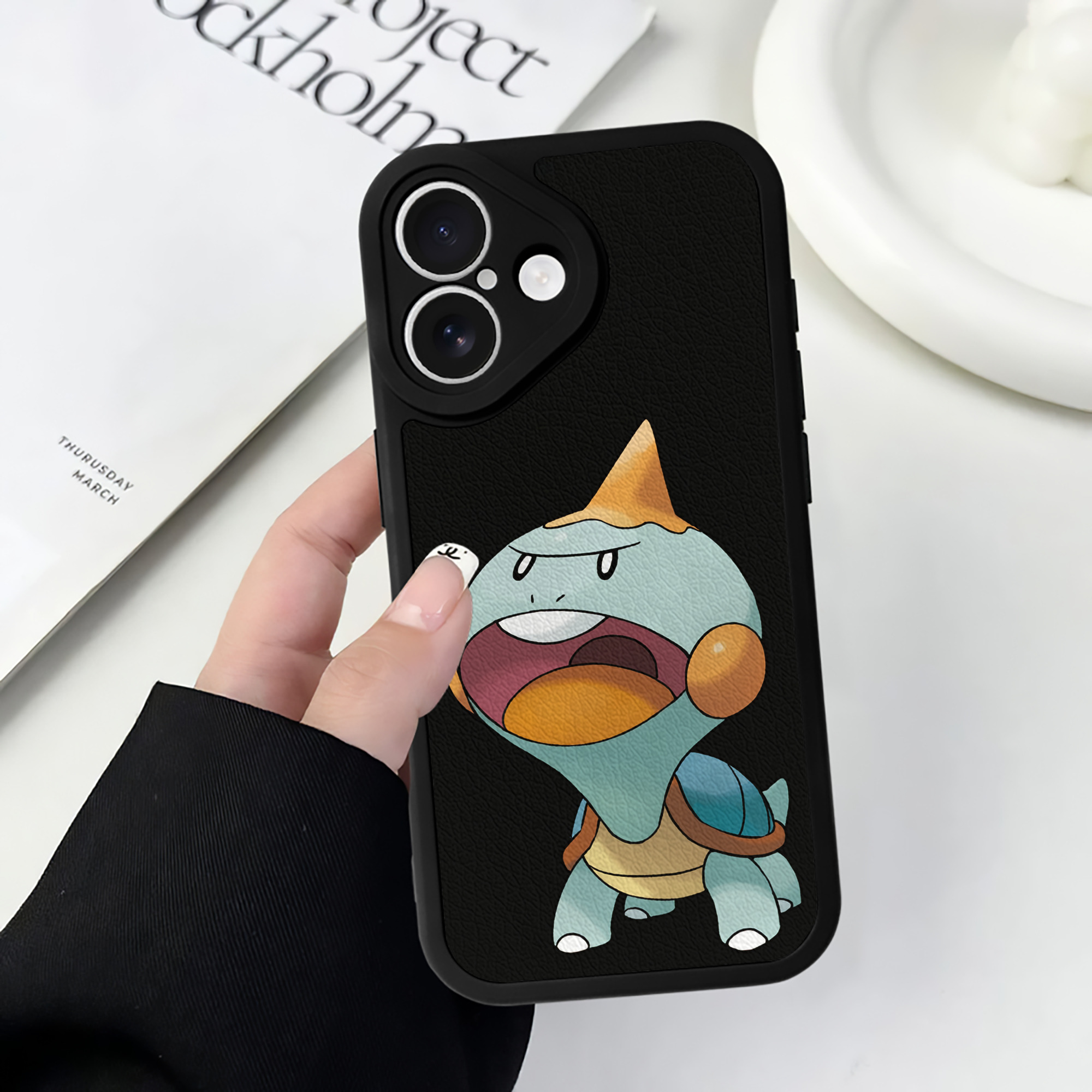 （画像用） ポケットモンスター Pokémon 【iPhone 16シリーズ対応】シリコンスマホケース（レザー調） 材質：シリコン